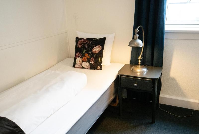 Single Room image 3