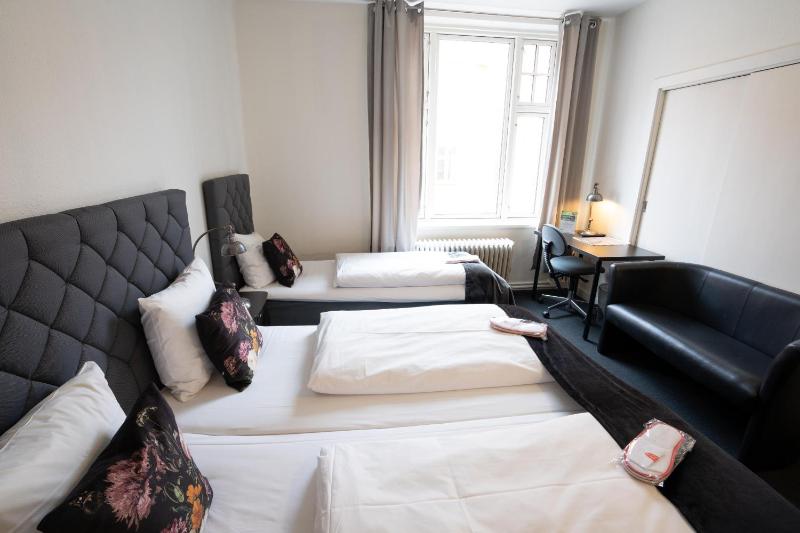 Quadruple Room image 3