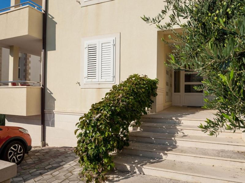 Apartments with parking space Bol - Brac - 23375 - image 8