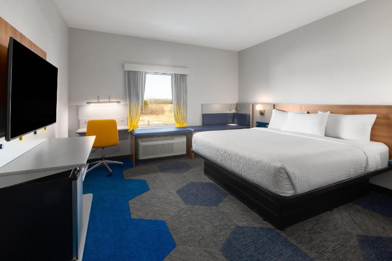King Room with Roll-in Shower - Mobility Access/Non-Smoking image 4