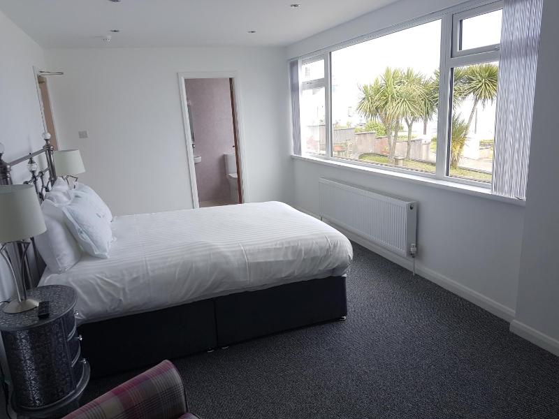 Deluxe Double Room with Sea View image 4