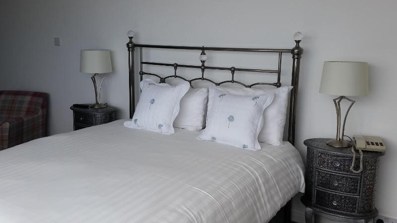 Deluxe Double Room with Sea View image 3
