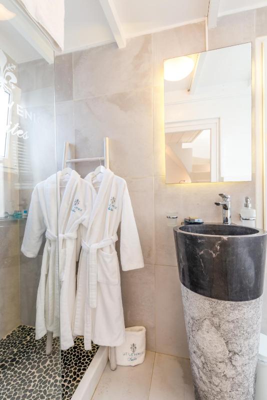 Little Venice Suites - image 7