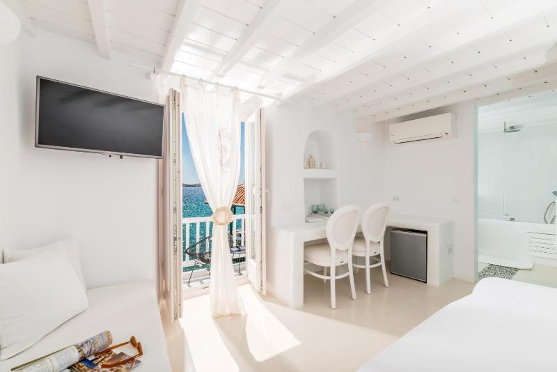 Superior Sea View Suite with Interior Spa Bath image 1