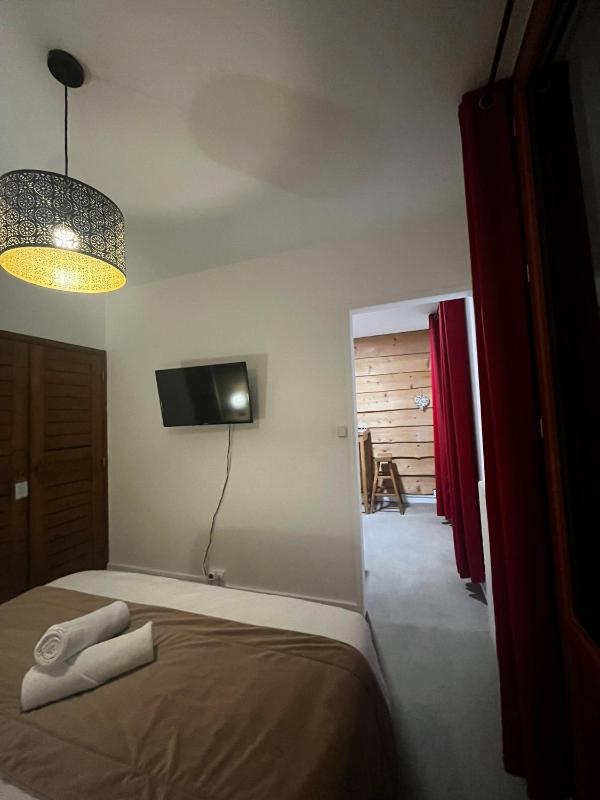 Double Room with Mountain View image 4