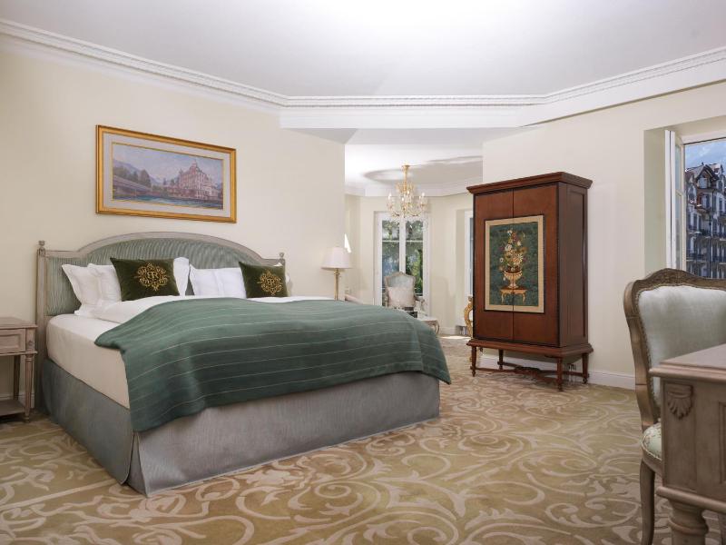 Deluxe Junior Suite image 4