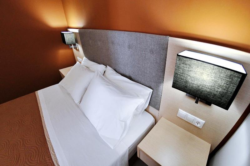Superior Double Room with Sea View image 2