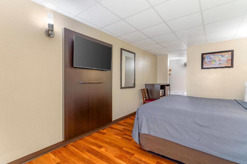 King Room - Non-Smoking image 4