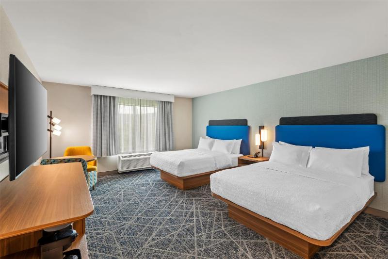 Queen Room with Two Queen Beds image 1