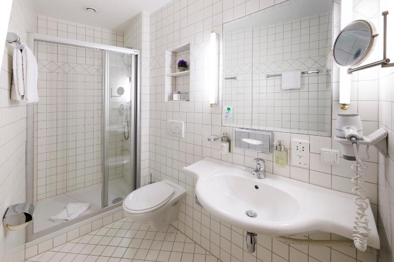 Standard Double Room image 2