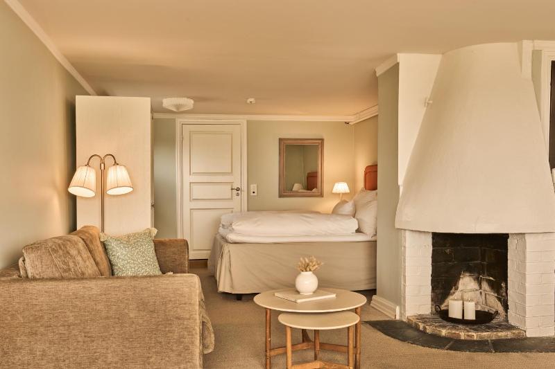 Suite with Lake View image 3