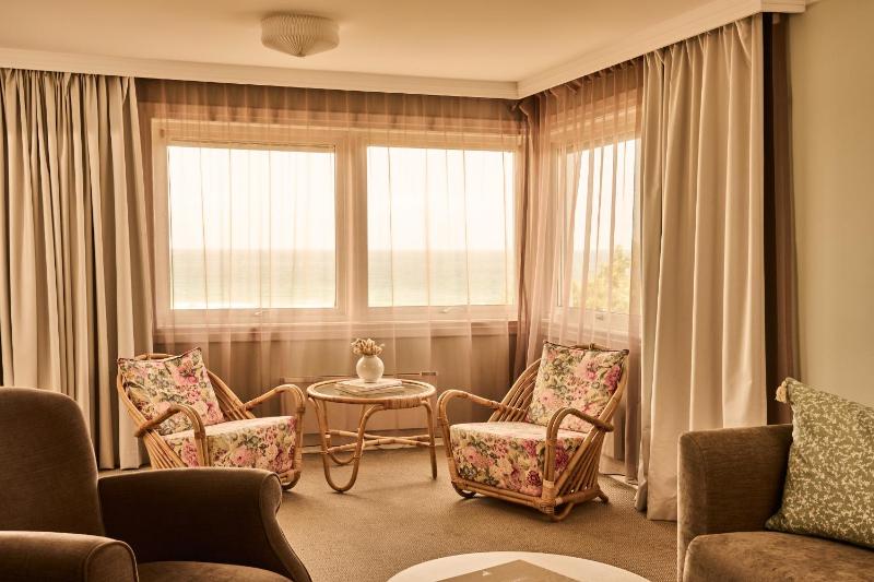 Suite with Lake View image 4