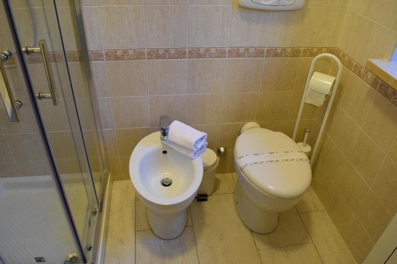 Double Room with Private Bathroom image 1