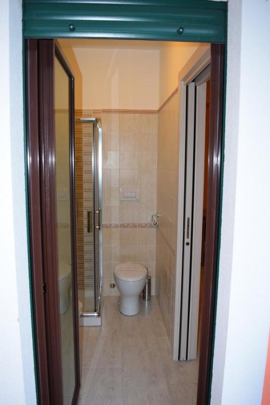 Single Room with Private Bathroom image 4