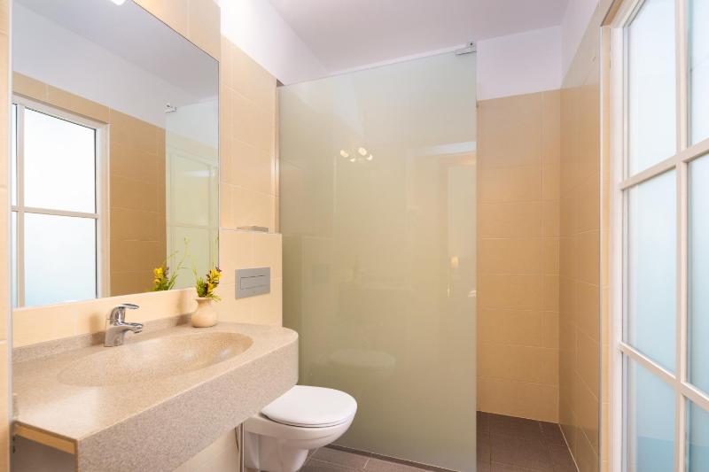 Premium Double Room with Balcony and Sea View image 3