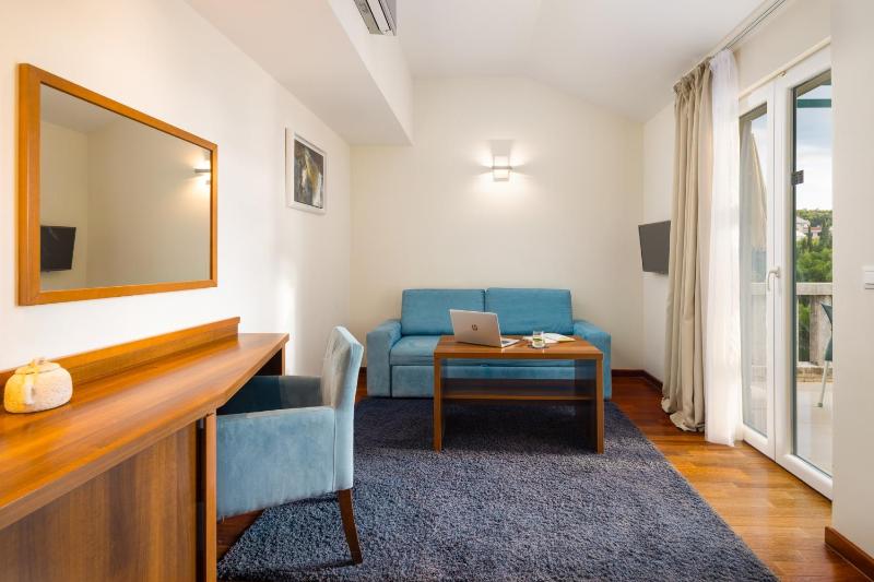 Premium Suite with Balcony image 3
