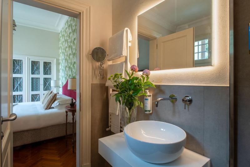 One-Bedroom Apartment image 4