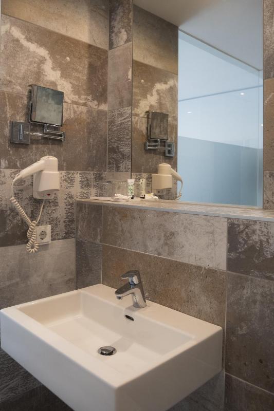 Premium Double or Twin Room with Balcony image 4