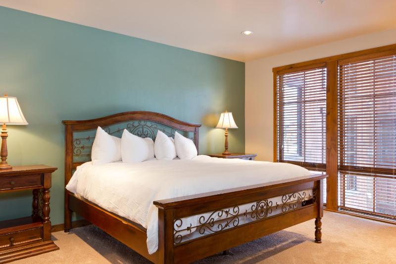 One-Bedroom Apartment image 2