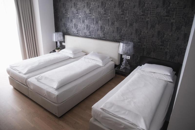 Comfort Triple Room image 1