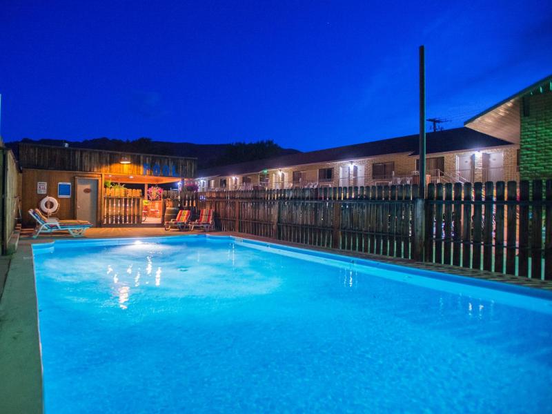Rustic Inn - image 32