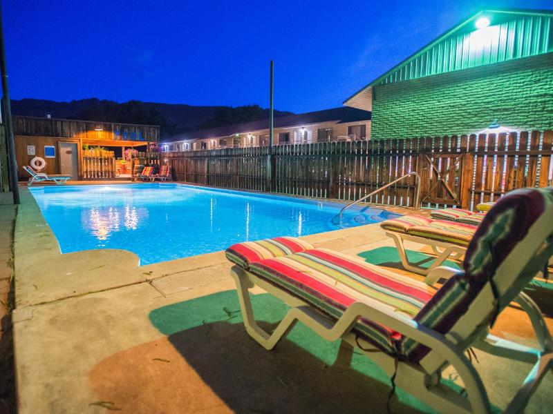 Rustic Inn - image 28