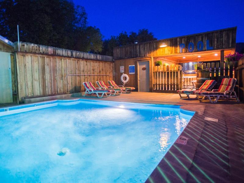 Rustic Inn - image 33