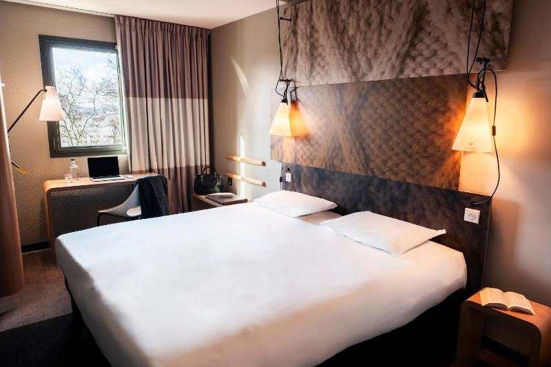 Standard Double Room image 1