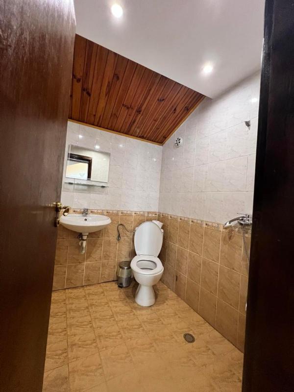 Twin Room with Bathroom image 3