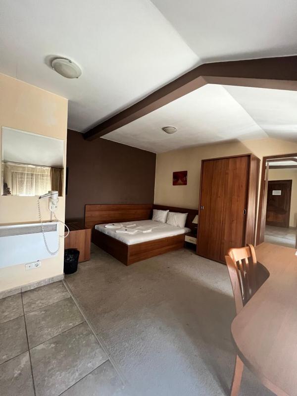 Double Room with Private Bathroom image 1