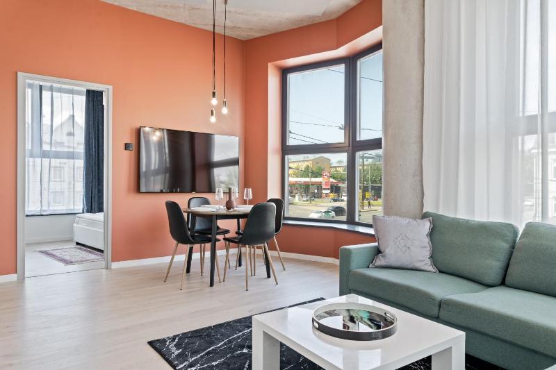 Family 2-Bedroom Apartment with Parking in the Heart of Kristiine - image 1