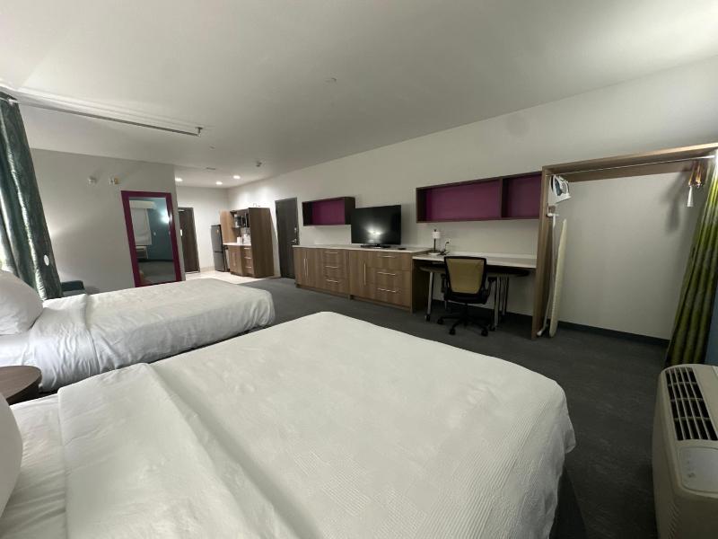 Studio Suite with Two Queen Beds - Hearing Access/Non-Smoking image 4