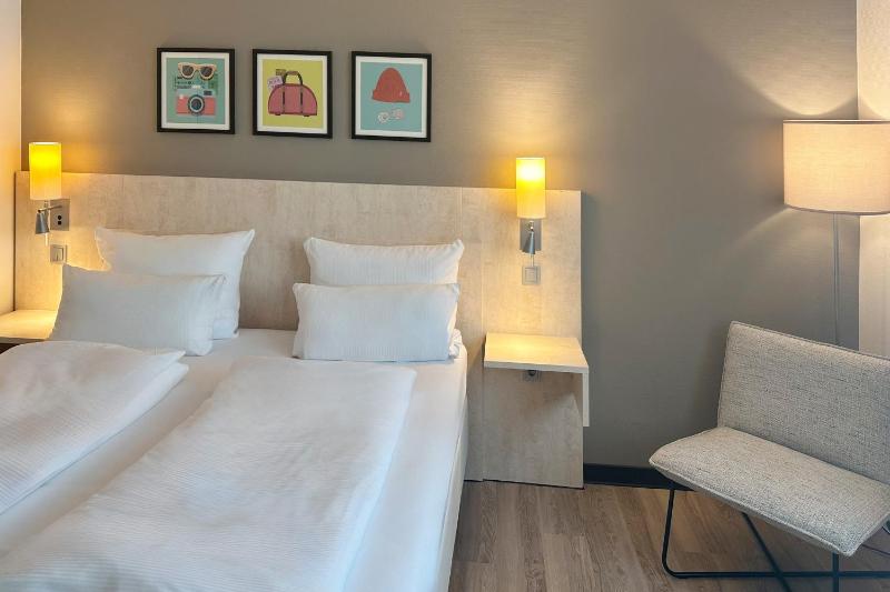 Standard Queen Room - Disability Access image 4