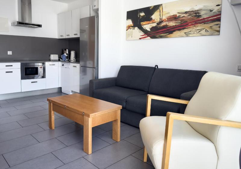 One-Bedroom Apartment image 3