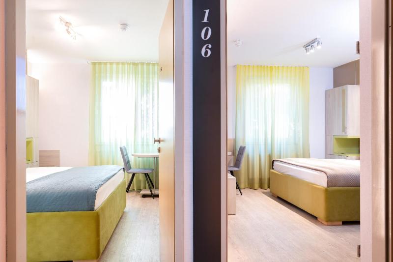 Standard Triple Room image 1