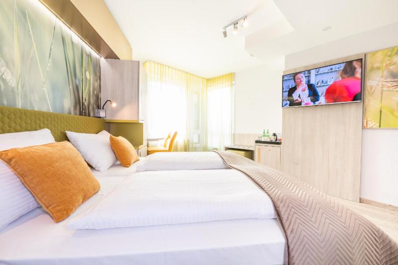 Double Room image 4