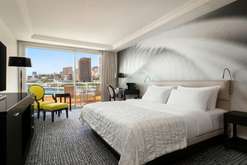 Deluxe, Guest room, 1 King, Partial sea view, Balcony image 4