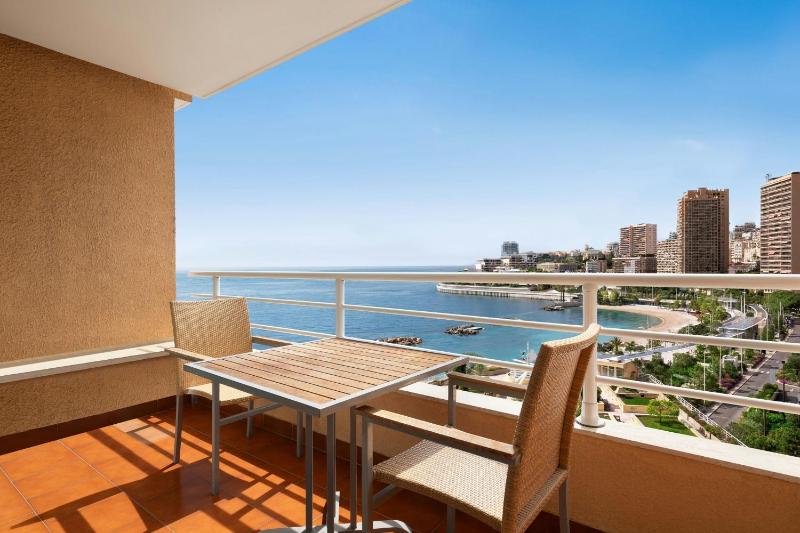 Deluxe, Guest room, 1 King, Partial sea view, Balcony image 3