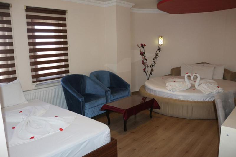 Deluxe Double Room image 3