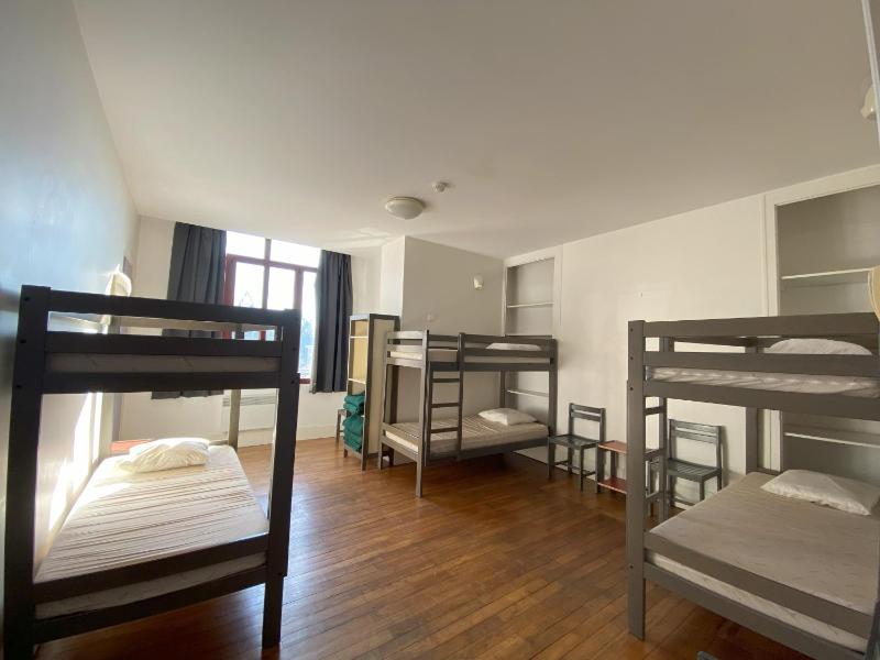 6-Bed Mixed Dormitory Room image 1