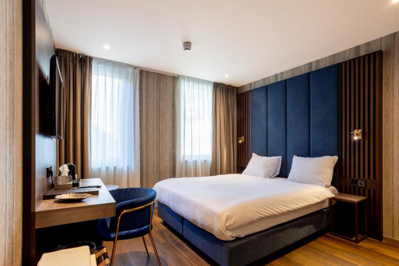Deluxe Double Room image 1