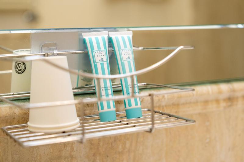 Quadruple Room image 2