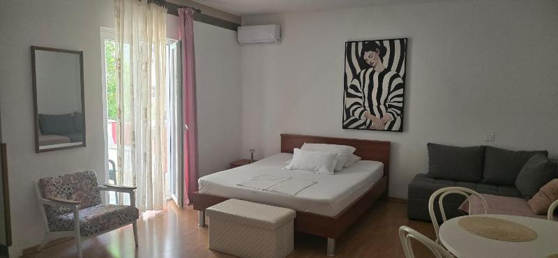 Studio Apartment image 4