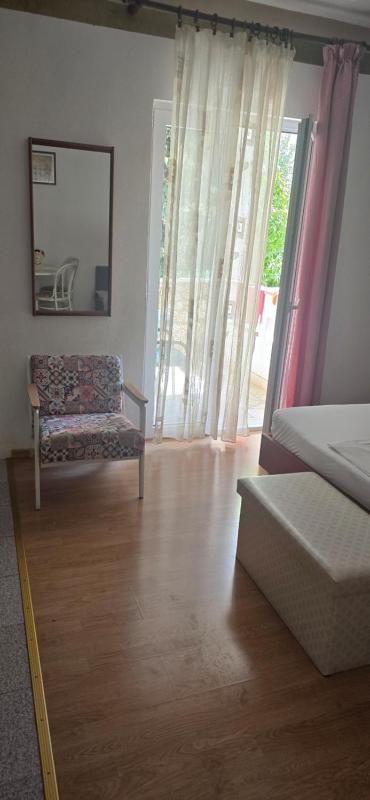 Studio Apartment image 3