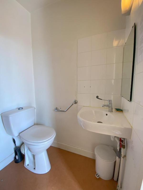 Single Bed in Dormitory Room image 4