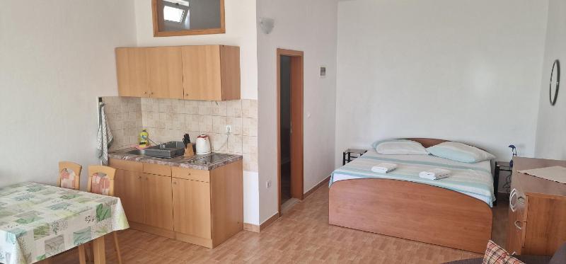 Studio Apartment image 2