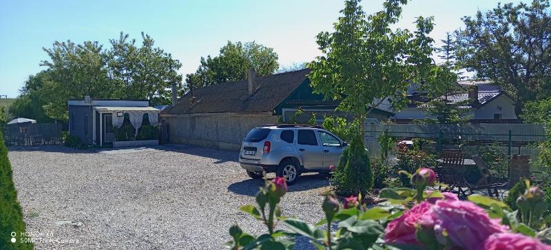 Apartment With Shared Bathroom image 2