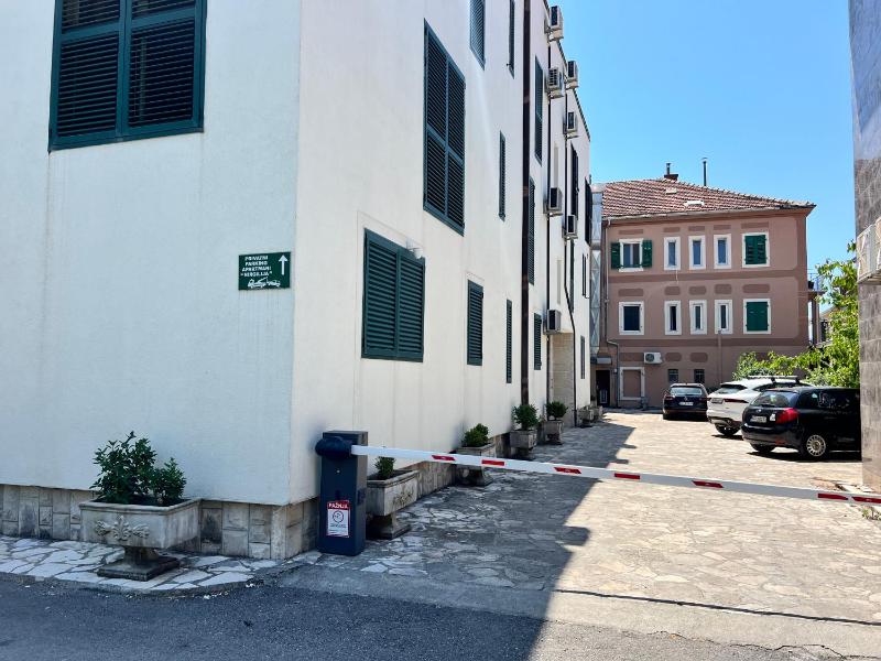 One-Bedroom Apartment image 1