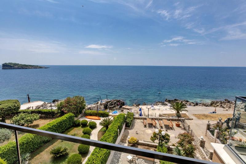 Apartment with Sea View image 1