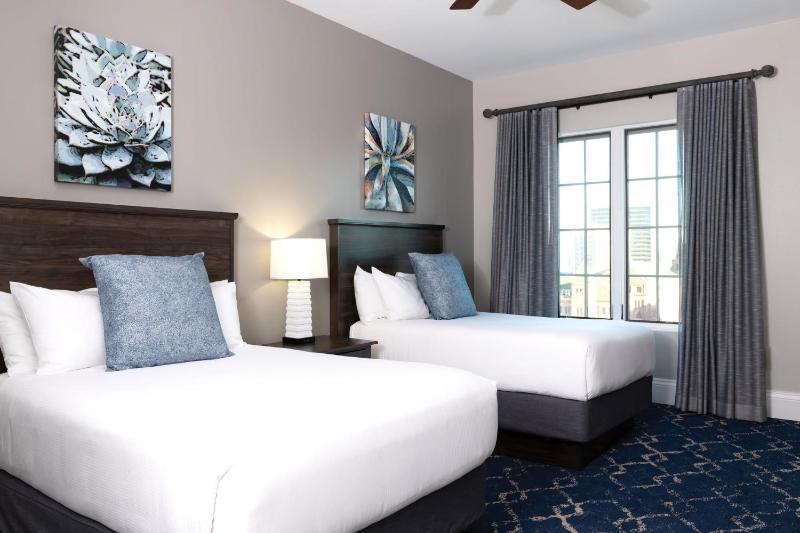 Wyndham La Cascada 1BR Apartment with Resort Access - image 8